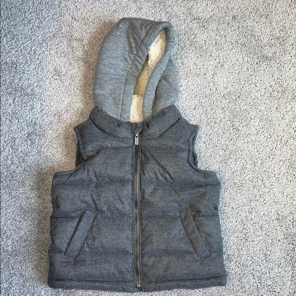 Old Navy Kids Gray Hooded Puffer Vest Size 2T